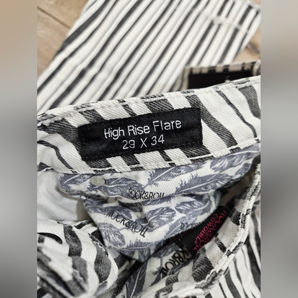 Rock and Roll cowgirl high rise flare striped jeans 29x34 - Picture 6 of 6